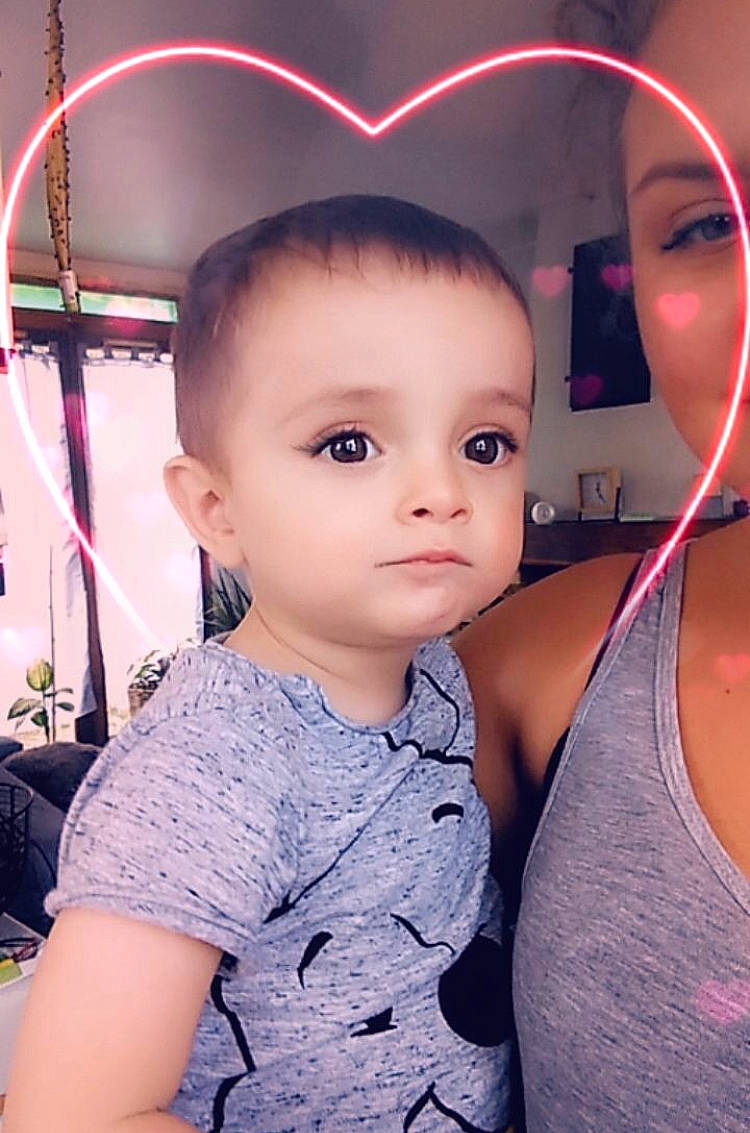 Mylann a rejoint le concours — aidez-le/la à gagner de superbes lots ! black_hair, cheek, child, chin, cool, ear, eyebrow, eyelash, facial_expression, flash_photography, fun, hairstyle, happy, human, iris, organ, person, pink, purple, skin