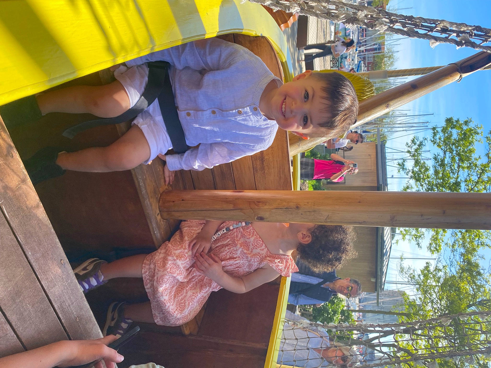 élyo a rejoint le concours — aidez-le/la à gagner de superbes lots ! child, fun, green, hat, joy, leisure, person, plant, play, recreation, shade, shorts, sky, t_shirt, toddler, tree, vacation, wood, yellow