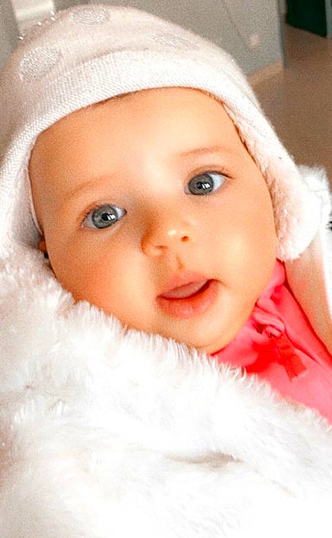 Firdaws participe au concours pour gagner de l'argent avec cette photo : baby, beauty, cheek, child, chin, close_up, eye, eyebrow, face, fur, head, headgear, headwear, lip, mouth, nose, person, pink, skin, smile