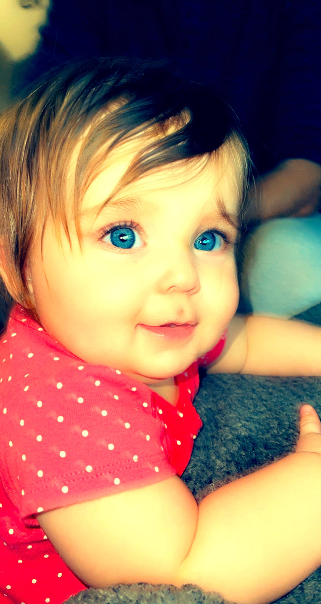 Emma is registered to the contest to win money with this photo: arm, azure, cheek, chin, eye, eyebrow, eyelash, face, hair, hairstyle, head, human, human_body, lip, mouth, neck, nose, organ, person, shoulder