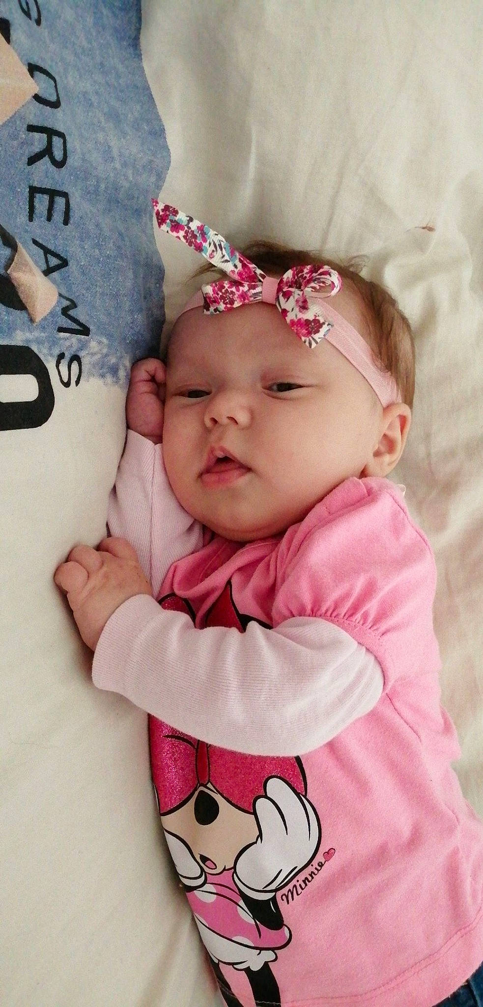 Kamélia a rejoint le concours — aidez-le/la à gagner de superbes lots ! baby, baby_products, baby_toddler_clothing, cheek, child, fashion_accessory, hair_accessory, head, headband, headgear, person, pink, toddler