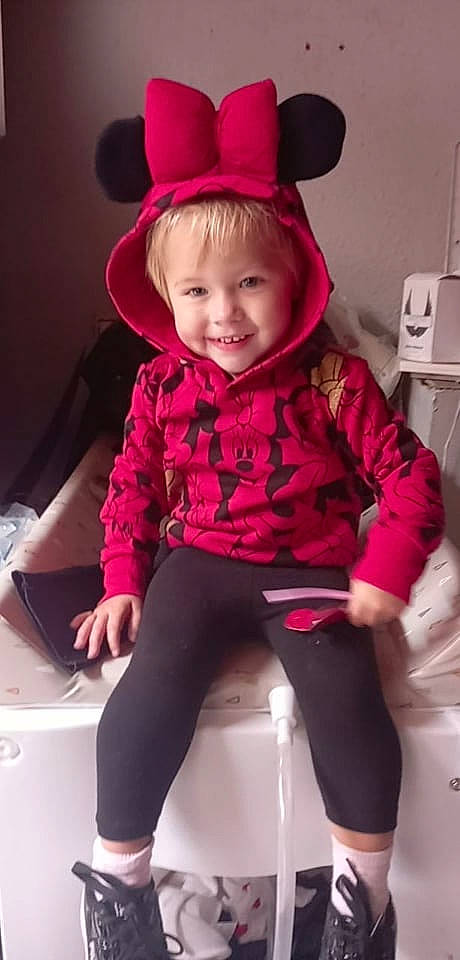 Eden participe au concours pour gagner de l'argent avec cette photo : baby_toddler_clothing, cap, eye, face, hair, happy, head, helmet, human_body, joy, lip, neck, outerwear, person, photograph, pink, purple, sleeve, smile, standing