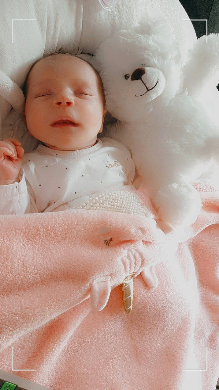 Cathy participe au concours pour gagner de l'argent avec cette photo : baby, baby_sleeping, blanket, cheek, child, doll, face, head, linens, lip, person, pink, skin, textile, toddler, toy