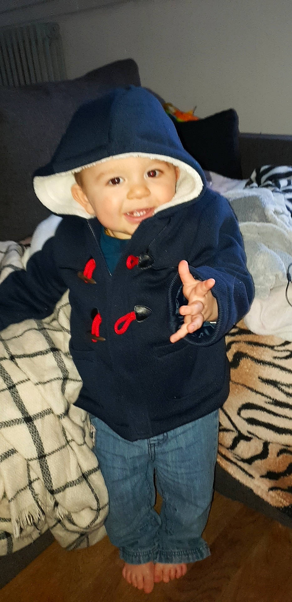 Paul a rejoint le concours — aidez-le/la à gagner de superbes lots ! child, clothing, cool, fashion_accessory, hat, headgear, headwear, male, outerwear, person, sleeve, sun_hat, toddler