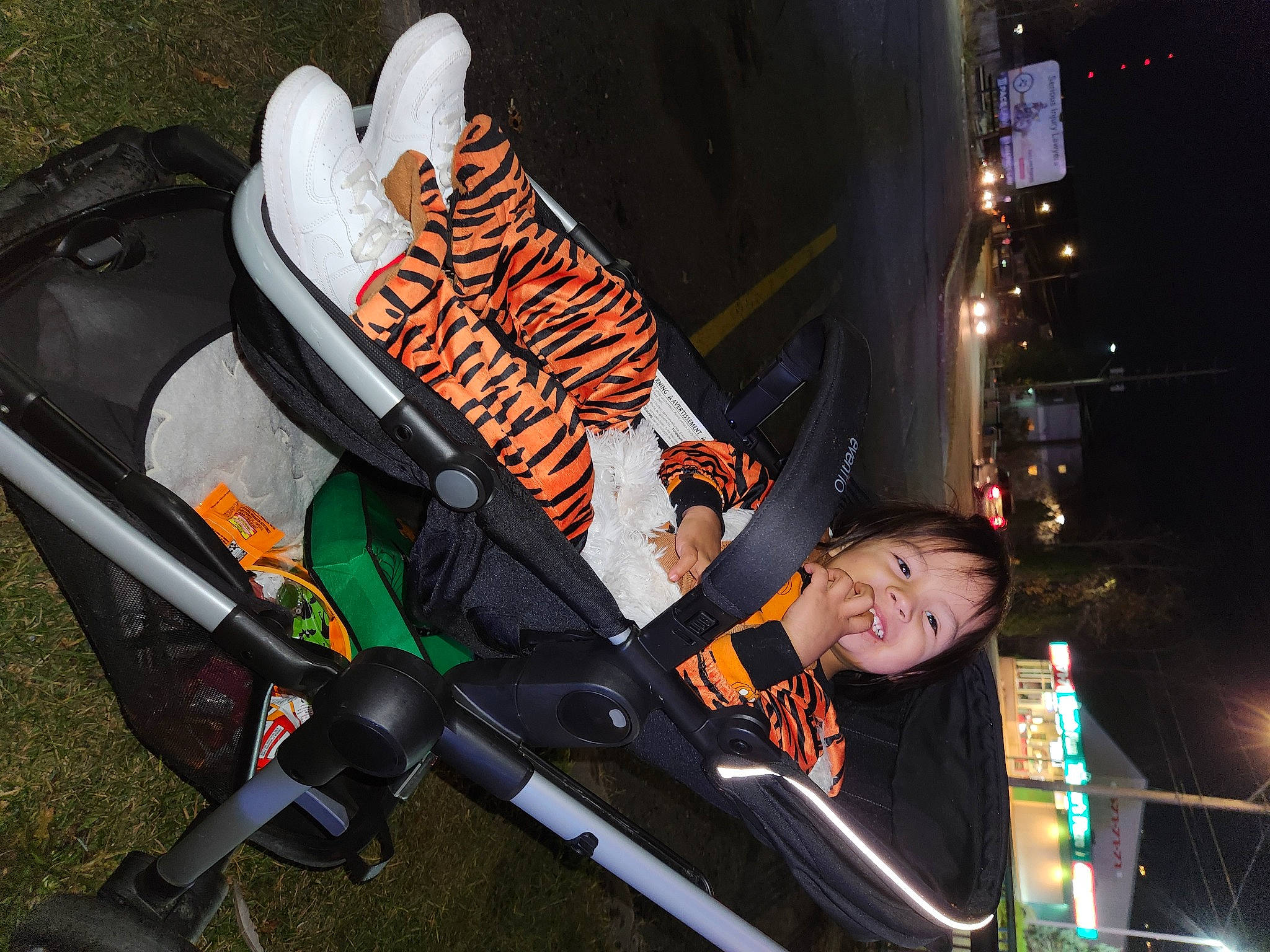 Alaric is registered to the contest to win money with this photo: auto_part, baby_carriage, baby_products, bag, city, event, fun, grass, leisure, luggage_and_bags, musician, person, personal_protective_equipment, recreation, sneakers, sportswear, t_shirt, toddler