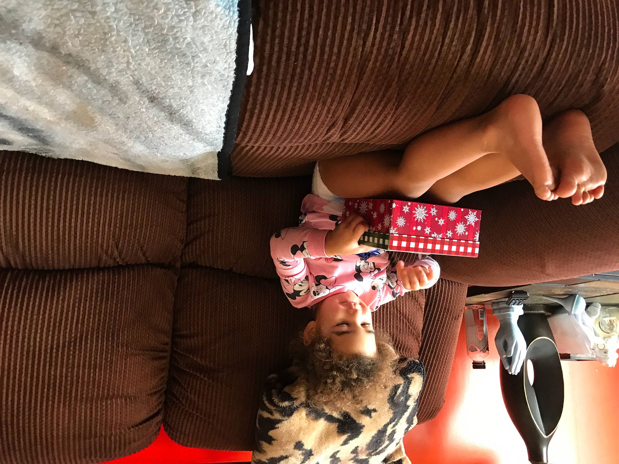 Ceaunna is registered to the contest to win money with this photo: child, comfort, elbow, eyelash, eyewear, fashion_accessory, finger, fun, gesture, happy, human_leg, knee, nail, pattern, person, skin, textile, thigh, thumb, toddler