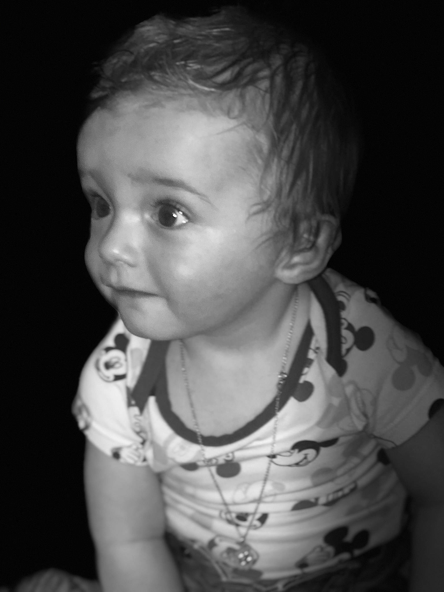 Manéro participe au concours pour gagner de l'argent avec cette photo : baby_toddler_clothing, black, cheek, clothing, ear, eye, eyebrow, eyelash, face, flash_photography, head, human_body, iris, lip, mouth, nose, person, skin, sleeve, smile