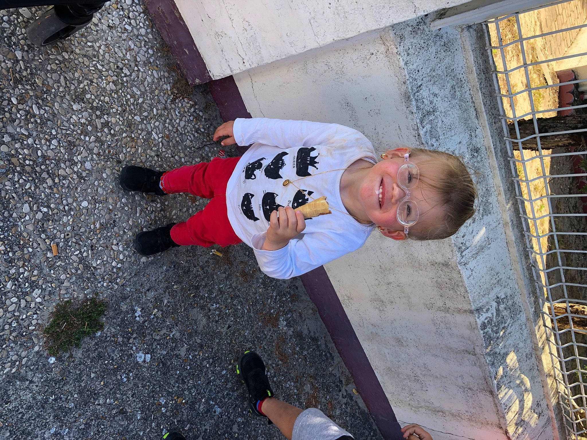 Zelia participe au concours pour gagner de l'argent avec cette photo : blue, clothing, daytime, finger, floor, fun, grass, green, hairstyle, head, human, joy, leg, organism, people, person, product, shoe, sitting, town