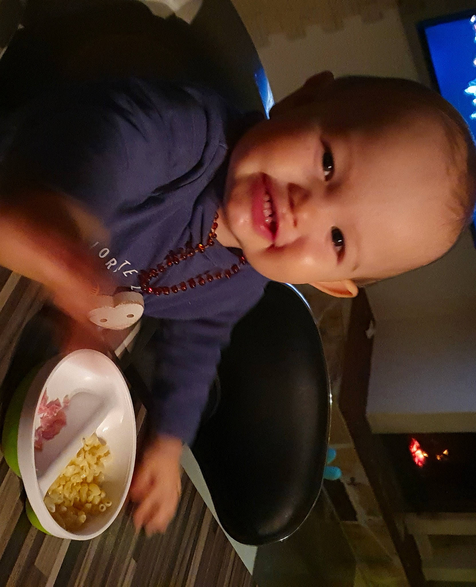 Jimmy participe au concours pour gagner de l'argent avec cette photo : baby, baby_food, breakfast, child, comfort_food, cuisine, dish, eating, food, meal, person, toddler, vegetarian_food