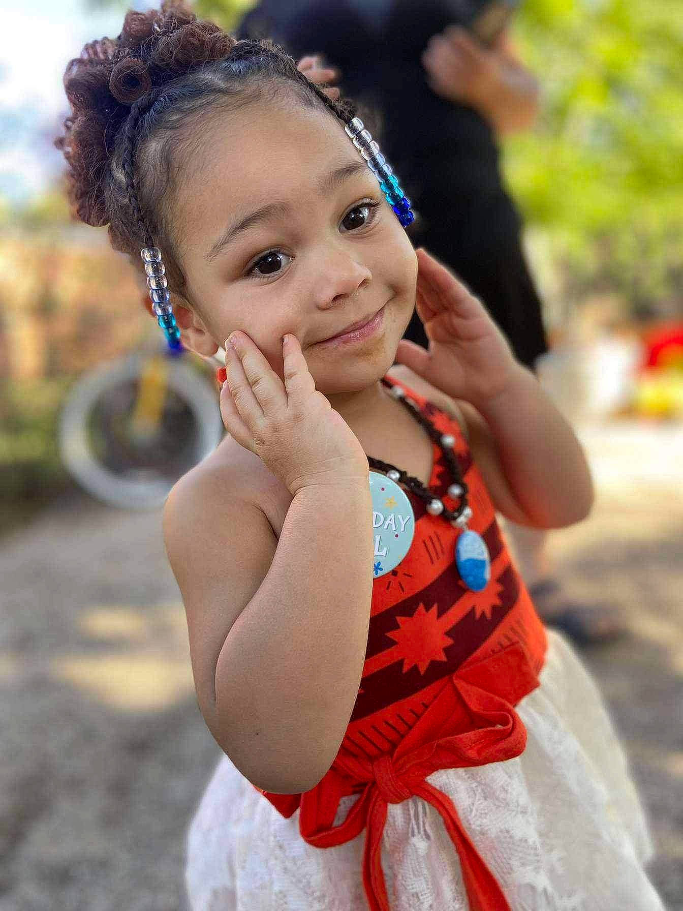 Arabella is registered to the contest to win money with this photo: audio_equipment, eye, fashion_accessory, flash_photography, fun, grass, hair, hair_tie, hairstyle, happy, head, headband, jewellery, joy, leisure, person, plant, recreation, shoulder, smile