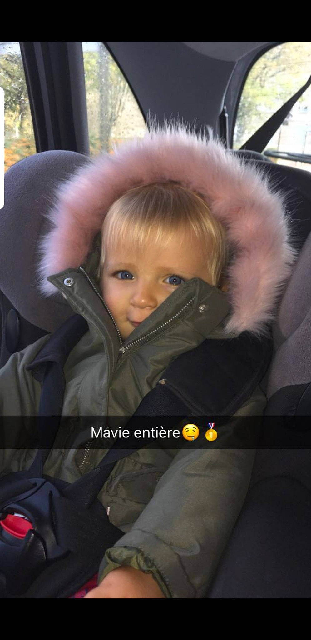 Jeanne a rejoint le concours — aidez-le/la à gagner de superbes lots ! car_seat, child, eye, fur, girl, human_hair_color, mammal, person, product