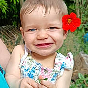 Norah participe au concours pour gagner de l'argent avec cette photo : child, toddler, smiling, flower, red_flower, outdoor, nature, greenery, person, baby, holding, leaf, summer, happy, cute, plant, portrait, dress, headwear, sunlight