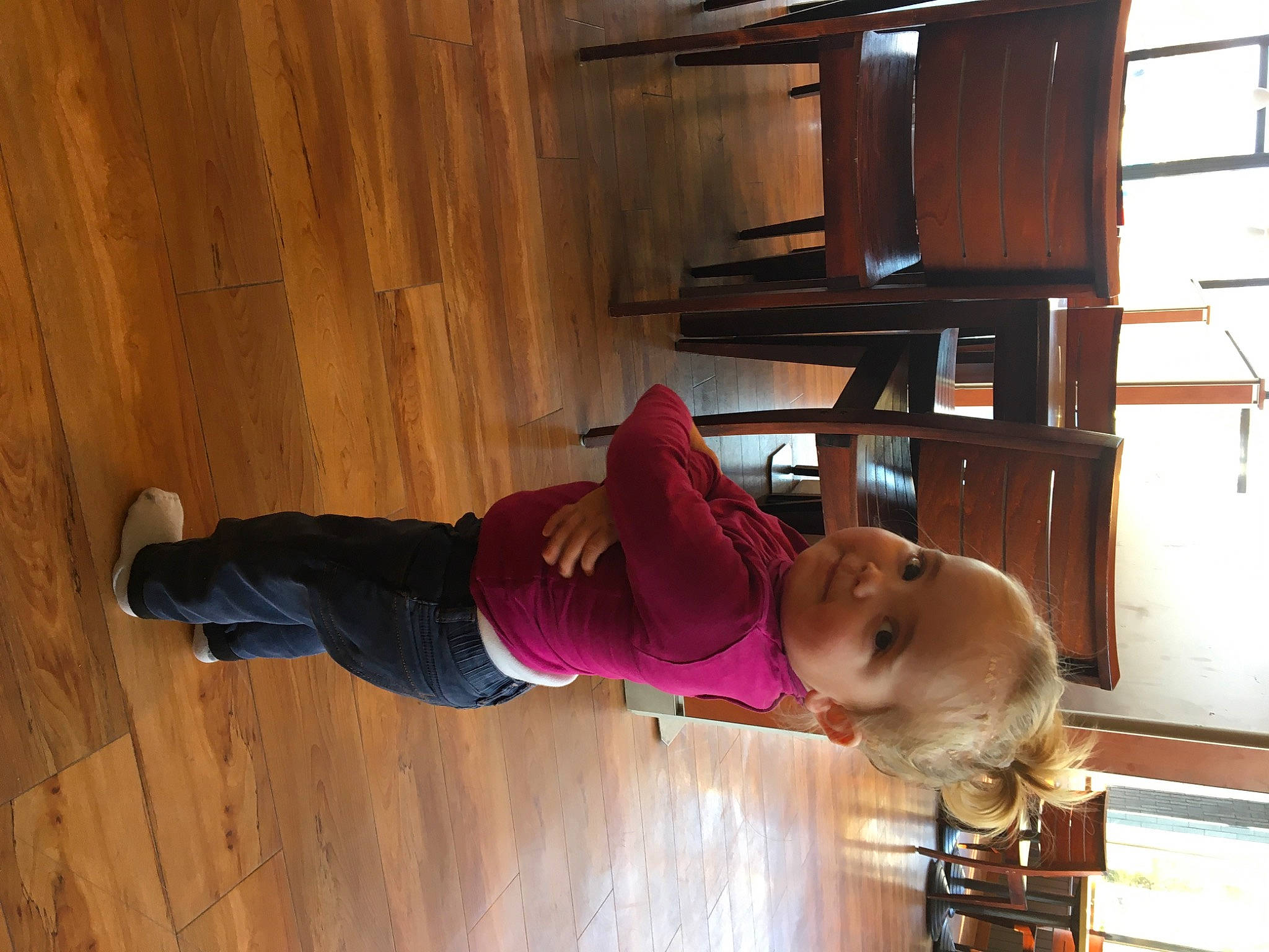 Maëlle participe au concours pour gagner de l'argent avec cette photo : cabinetry, comfort, cupboard, floor, flooring, hardwood, home_appliance, house, kitchen_appliance, laminate_flooring, person, refrigerator, room, shelf, shelving, toddler, varnish, window, wood, wood_flooring