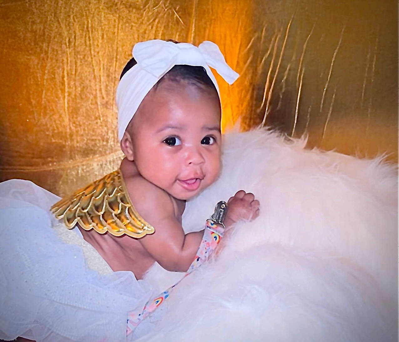 Dior is registered to the contest to win money with this photo: baby, baby_toddler_clothing, child, costume_accessory, costume_hat, eye, face, fashion_accessory, flash_photography, fun, hair_accessory, happy, headband, headgear, headpiece, peach, person, portrait_photography, skin, smile