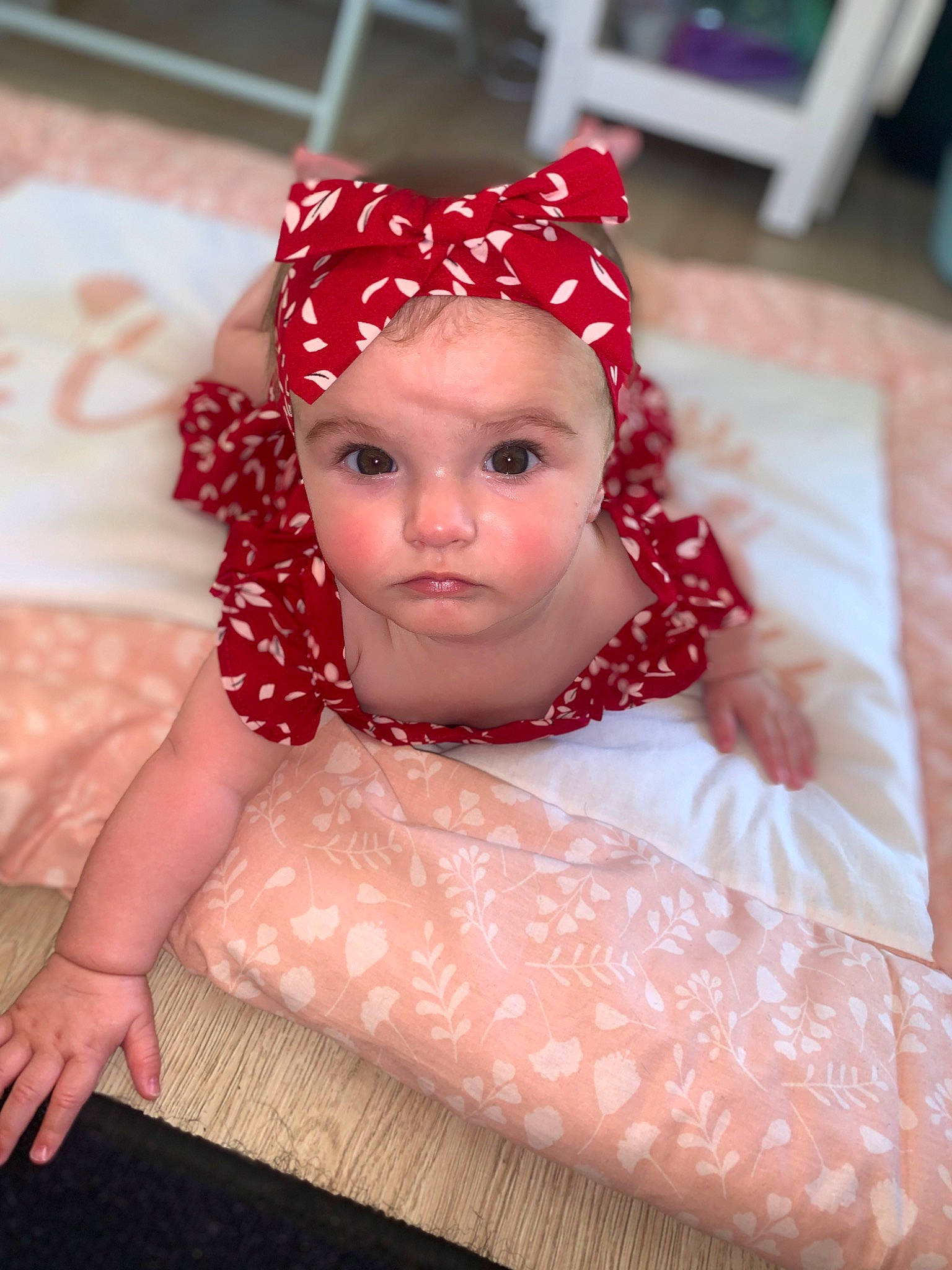 Keïla a rejoint le concours — aidez-le/la à gagner de superbes lots ! baby, baby_toddler_clothing, bridal_accessory, child, chin, event, eyelash, face, fashion_accessory, fun, head, headband, headpiece, headwear, jewellery, lip, magenta, pattern, peach, person