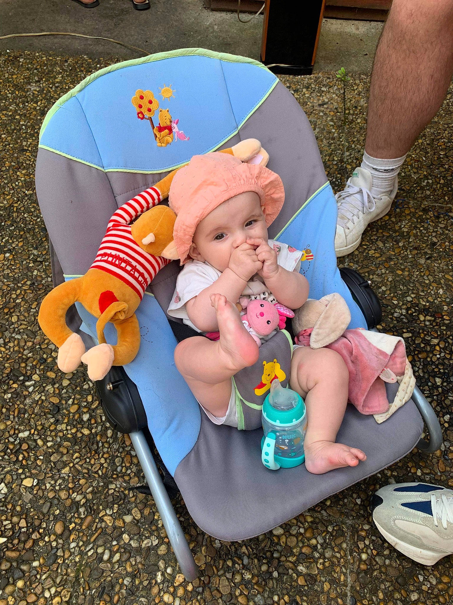 Keïla participe au concours pour gagner de l'argent avec cette photo : baby, baby_products, chair, comfort, event, fun, grass, hat, headwear, human_leg, lap, leg, leisure, outdoor_furniture, person, product, recreation, shoe, shorts, sitting