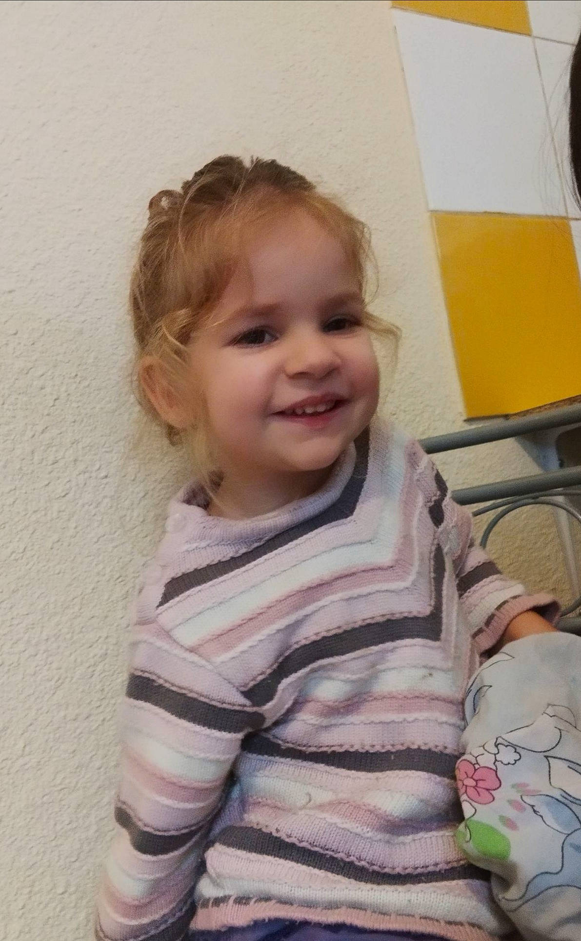 Elya participe au concours pour gagner de l'argent avec cette photo : baby, baby_toddler_clothing, cheek, child, comfort, ear, eye, eyelash, flooring, fun, happy, iris, joy, lip, mouth, nose, person, sitting, skin, sleeve