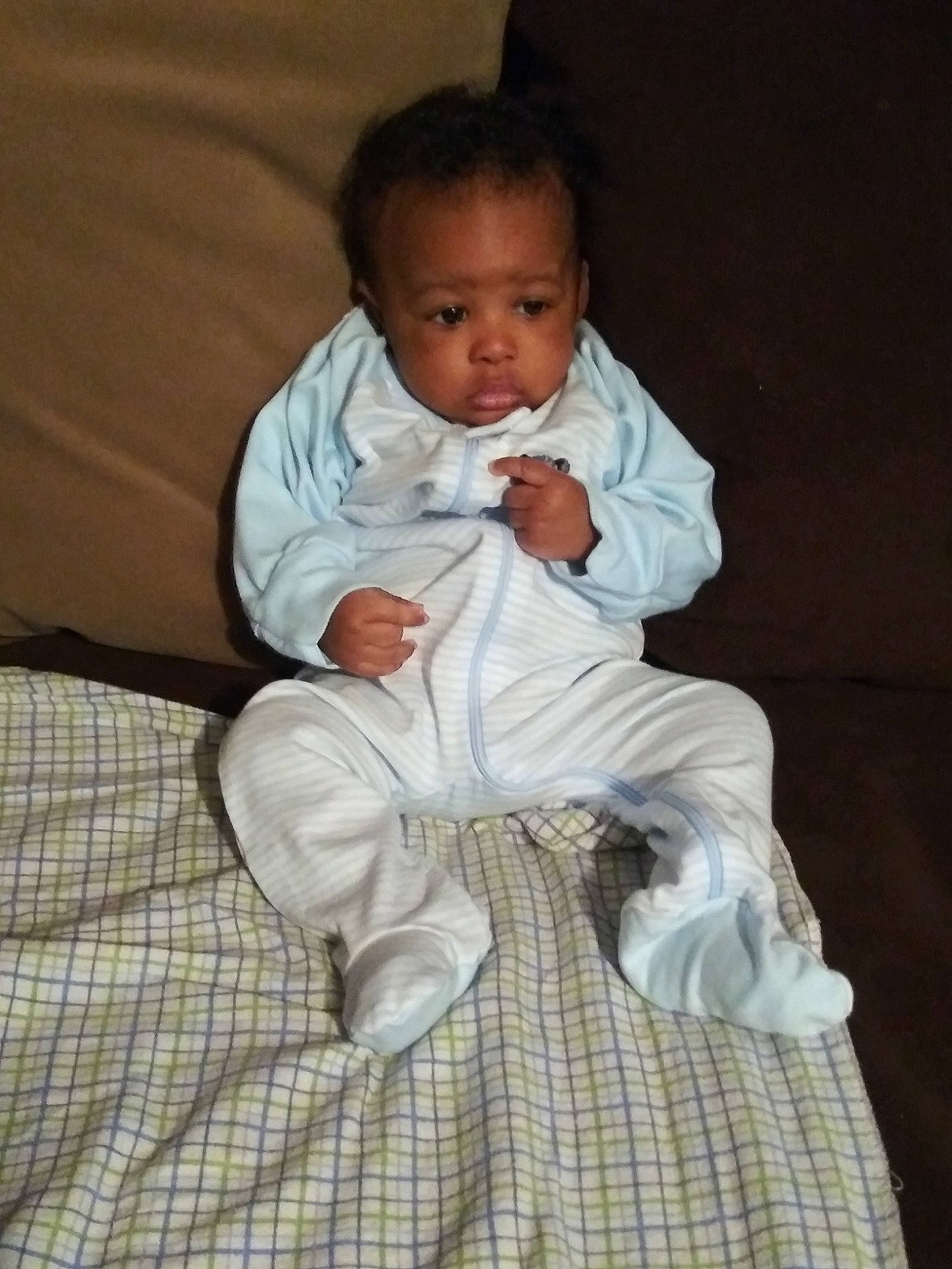 Kingdom is registered to the contest to win money with this photo: baby, child, person, sitting, toddler