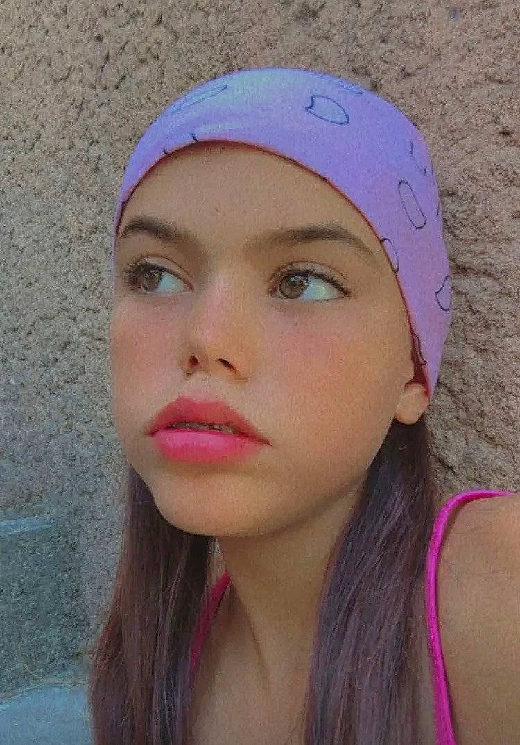 Shyrel participe au concours pour gagner de l'argent avec cette photo : black_hair, cap, cheek, chin, cool, eye_liner, eyebrow, eyelash, eyewear, forehead, headgear, headpiece, headwear, jaw, lip, lipstick, magenta, neck, nose, person