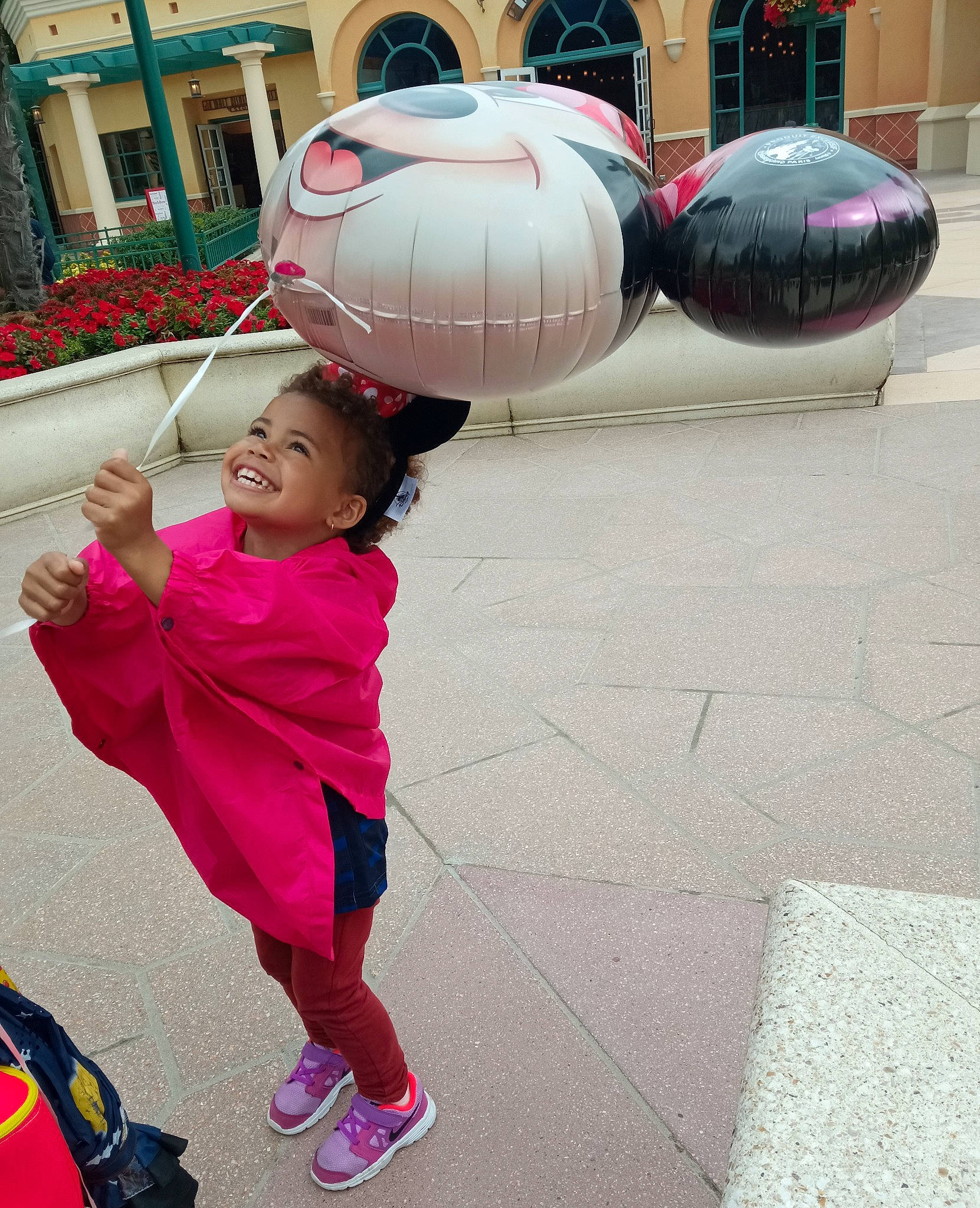 Jennah a rejoint le concours — aidez-le/la à gagner de superbes lots ! beauty, building, child, fun, happy, joy, leg, leisure, magenta, party_supply, person, pink, plant, play, public_space, recreation, sandal, smile, toddler, travel