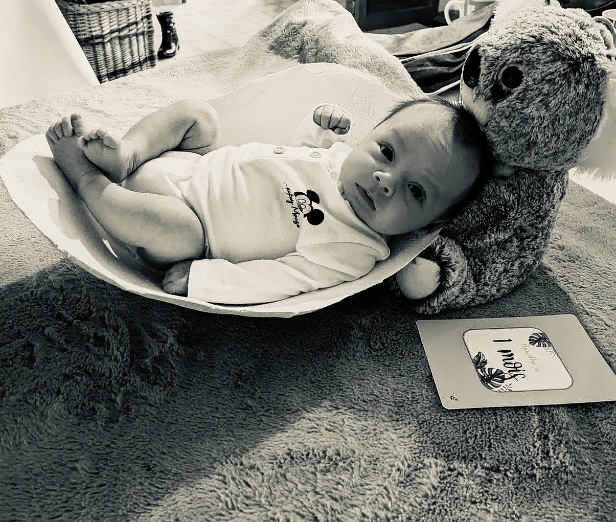 Gabin participe au concours pour gagner de l'argent avec cette photo : baby, bedtime, black, black_and_white, child, comfort, flooring, font, fun, happy, monochrome, monochrome_photography, nap, person, photo_caption, sitting, smile, stock_photography, style, toddler