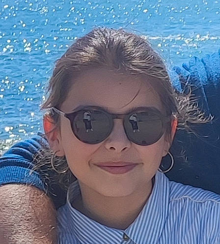 Isalyne a rejoint le concours — aidez-le/la à gagner de superbes lots ! black_hair, blue, cloud, cool, electric_blue, eyewear, fun, glasses, goggles, hair, hairstyle, happy, jaw, joy, lip, person, selfie, smile, sunglasses, sunlight