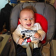 Nolan participe au concours pour gagner de l'argent avec cette photo :