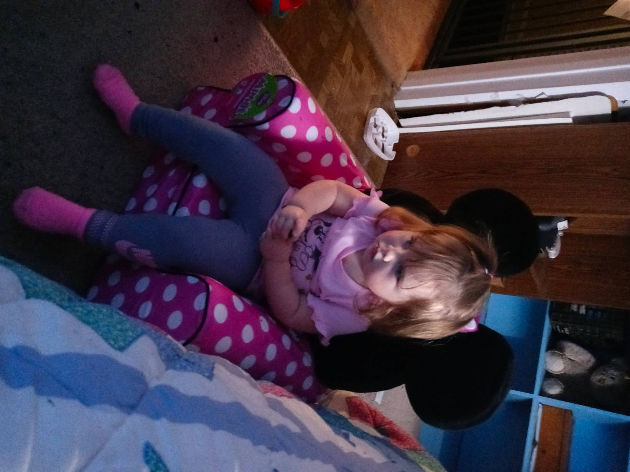 Aniya is registered to the contest to win money with this photo: child, comfort, flesh, fun, happy, human_leg, knee, leisure, linens, magenta, pattern, person, plaid, purple, room, smile, thigh, tree