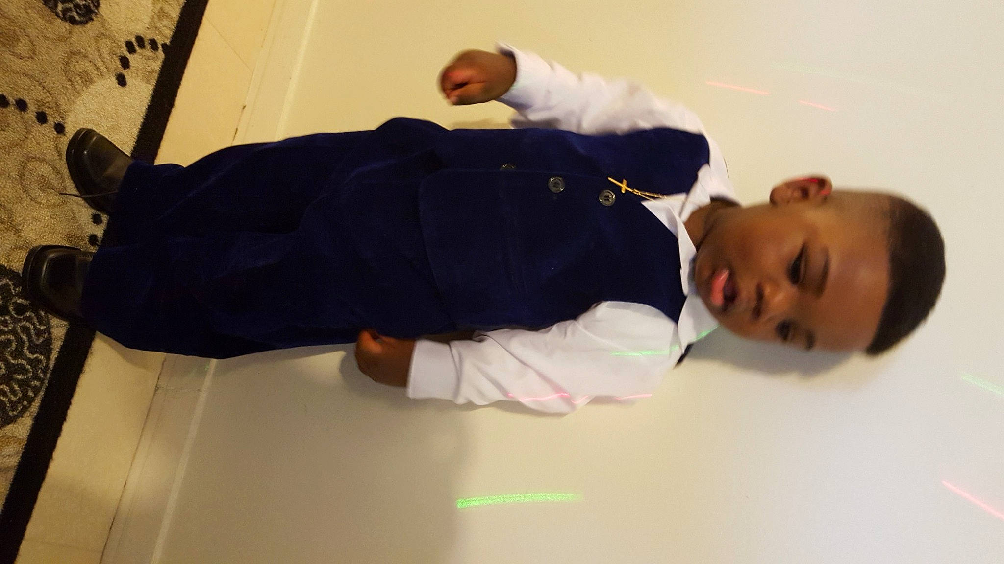 Christian participe au concours pour gagner de l'argent avec cette photo : baby, baby_toddler_clothing, comfort, cuff, joint, person