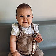 Malya participe au concours pour gagner de l'argent avec cette photo : baby, beads, child, clothing, couch, cute, eyes, face, fingers, hand, happy, indoor, infant, overalls, pacifier_clip, portrait, sitting, skin, smile, white_shirt