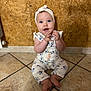 Malya a rejoint le concours — aidez-le/la à gagner de superbes lots ! baby, baby_girl, barefoot, blue_eyes, child, clapping, clothing, cute, happy, headband, indoor, infant, patterned_outfit, person, portrait, sitting, smiling, tile_floor, wooden_wall, young_child