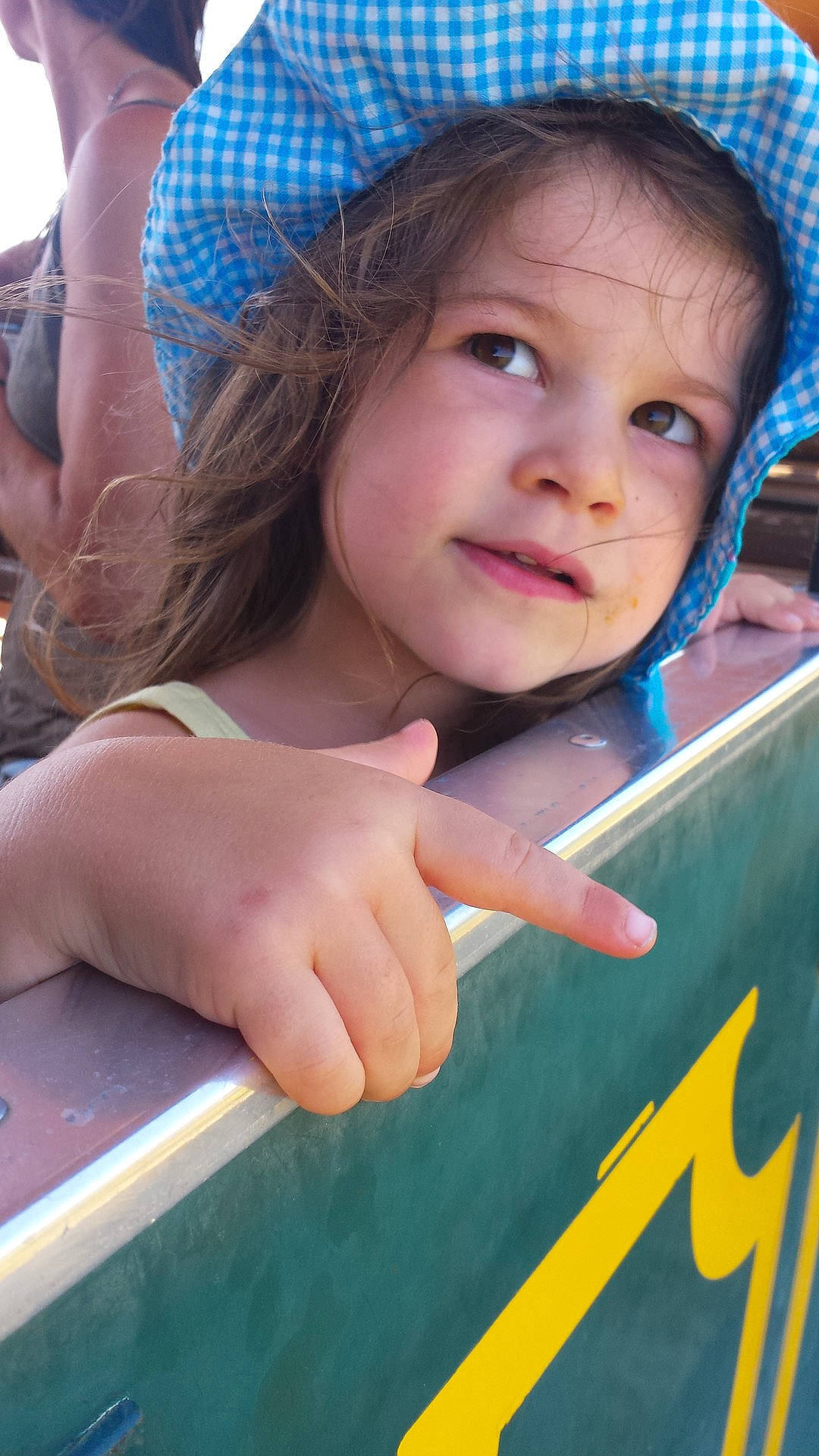 Fanny participe au concours pour gagner de l'argent avec cette photo : child, cool, eye, face, fun, girl, hand, happiness, head, leisure, mouth, person, play, skin, smile, summer, toddler, vacation