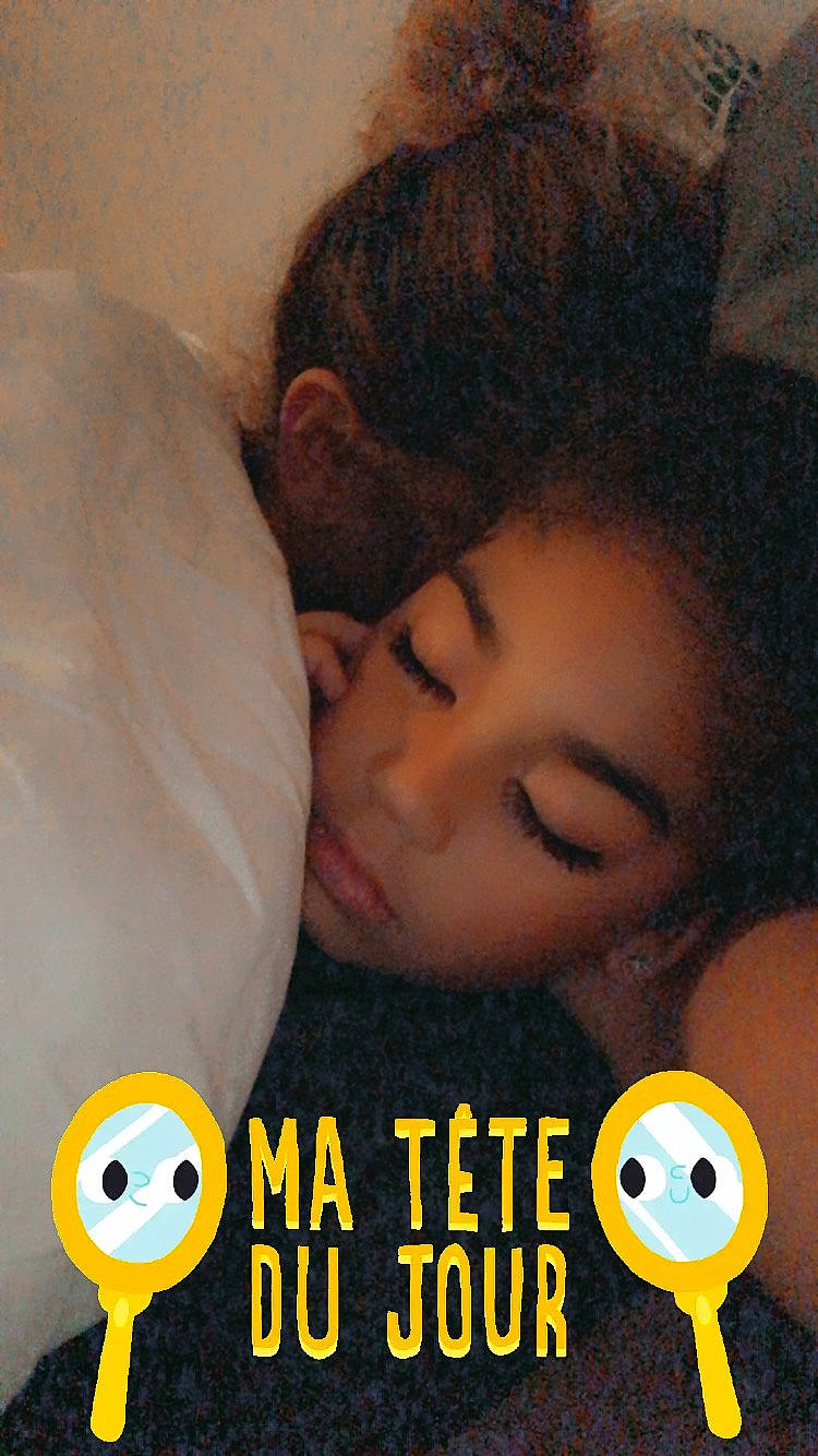 Jennah a rejoint le concours — aidez-le/la à gagner de superbes lots ! black_hair, cool, design, eyelash, finger, font, forehead, gesture, hair, happy, logo, mouth, nose, organ, people, person, photo_caption, product, stuffed_toy, toddler