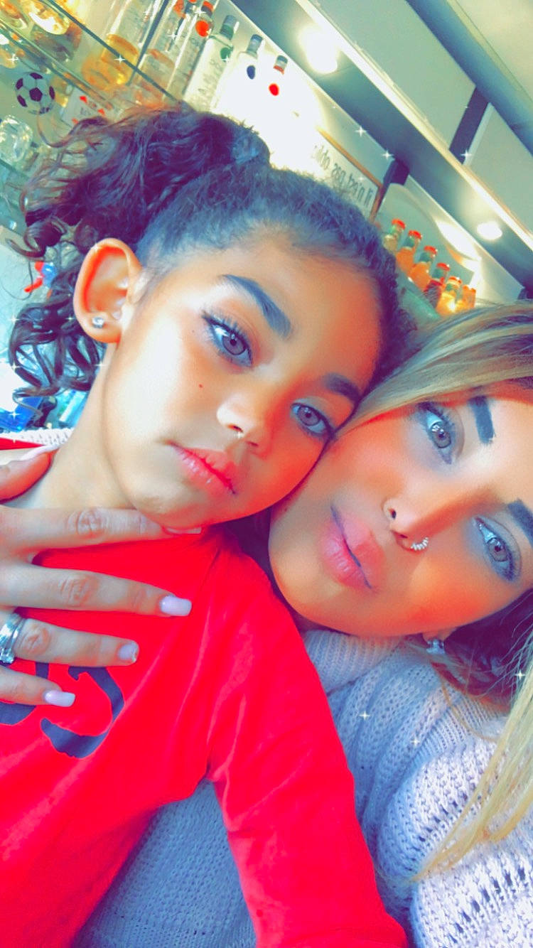 Jennah participe au concours pour gagner de l'argent avec cette photo : beauty, black_hair, cheek, child, chin, cool, electric_blue, eyebrow, eyelash, forehead, fun, gesture, happy, leisure, lip, mouth, neck, nose, person, skin