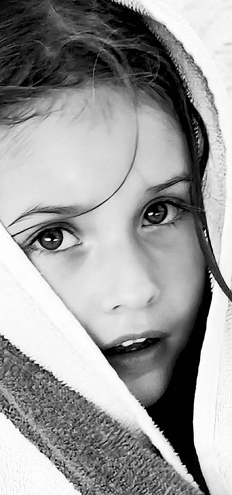 Aubry is registered to the contest to win money with this photo: black, cheek, chin, eye, eyebrow, eyelash, face, flash_photography, forehead, hair, hairstyle, head, jaw, lip, mouth, nose, organ, person, skin, smile