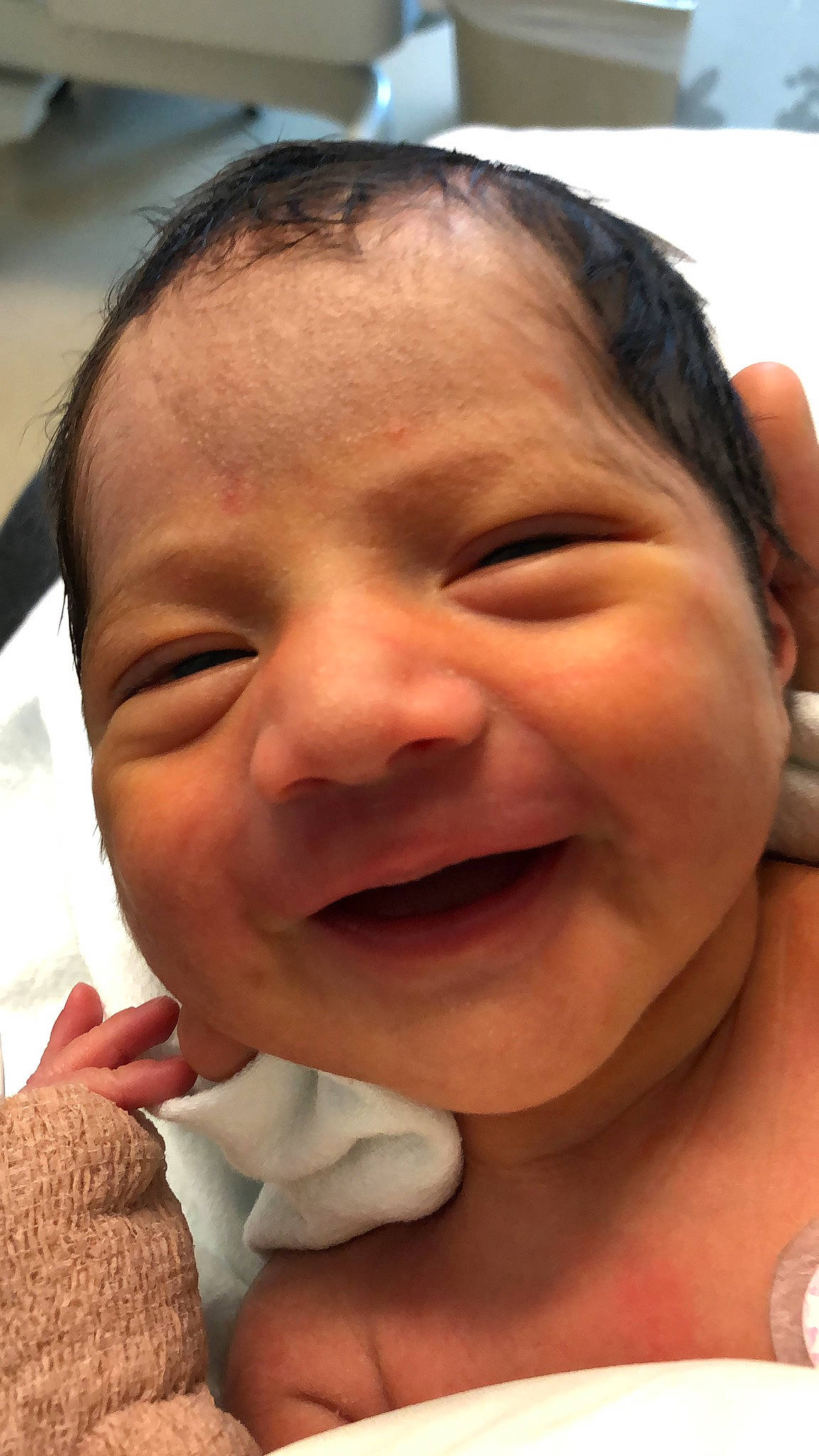 Leandro is registered to the contest to win money with this photo: baby, cheek, child, chin, close_up, face, facial_expression, forehead, head, jaw, lip, mouth, neck, nose, person, skin, smile