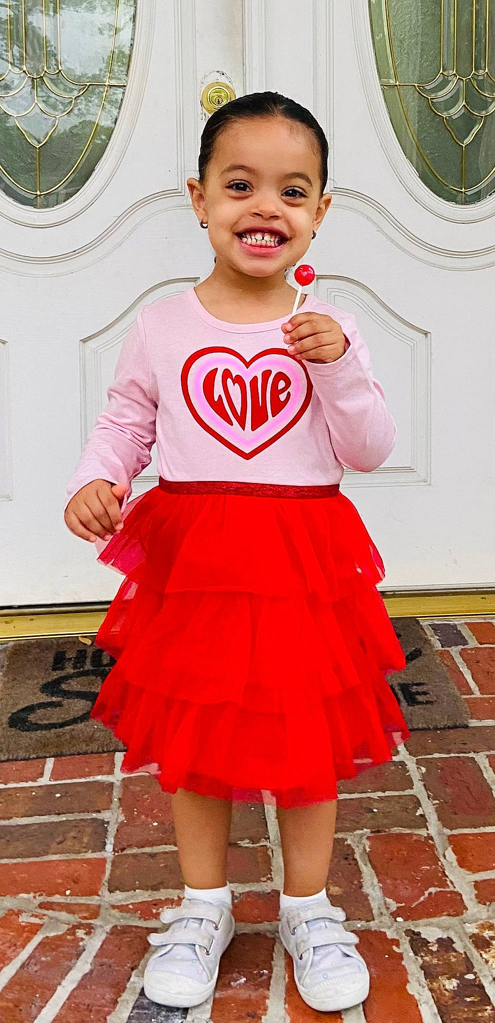 Ayah is registered to the contest to win money with this photo: baby_toddler_clothing, day_dress, face, fashion_design, happy, joy, magenta, neck, one_piece_garment, person, pink, red, ruffle, shoulder, sleeve, smile, t_shirt, thigh, toddler, trunk
