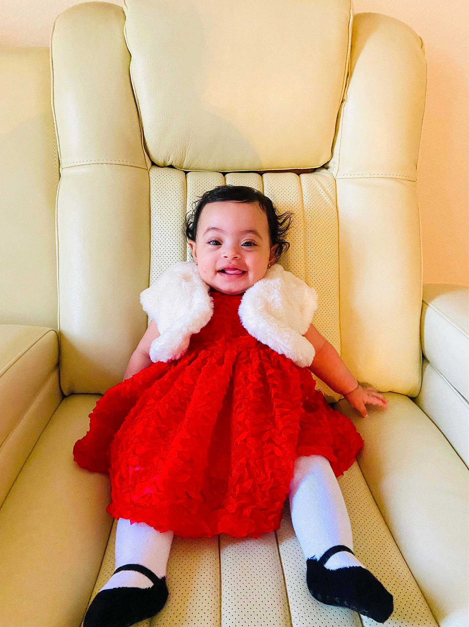 Ayah is registered to the contest to win money with this photo: beauty, comfort, couch, dress, finger, flash_photography, flooring, fun, hairstyle, happy, human_leg, joy, knee, lap, leg, person, shoe, skin, smile, sock