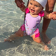 Ava a rejoint le concours — aidez-le/la à gagner de superbes lots ! baby, child, water, splashing, swimsuit, unicorn, cap, happy, smile, legs, hands, adult, sunlight, outdoor, pool, water_surface, reflection, summer, fun, playing