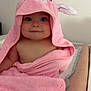 Ava a rejoint le concours — aidez-le/la à gagner de superbes lots ! baby, towel, pink, hood, cute, child, indoor, smile, face, ears, blanket, soft, person, portrait, bath, infant, skin, wrapped, seated, happy