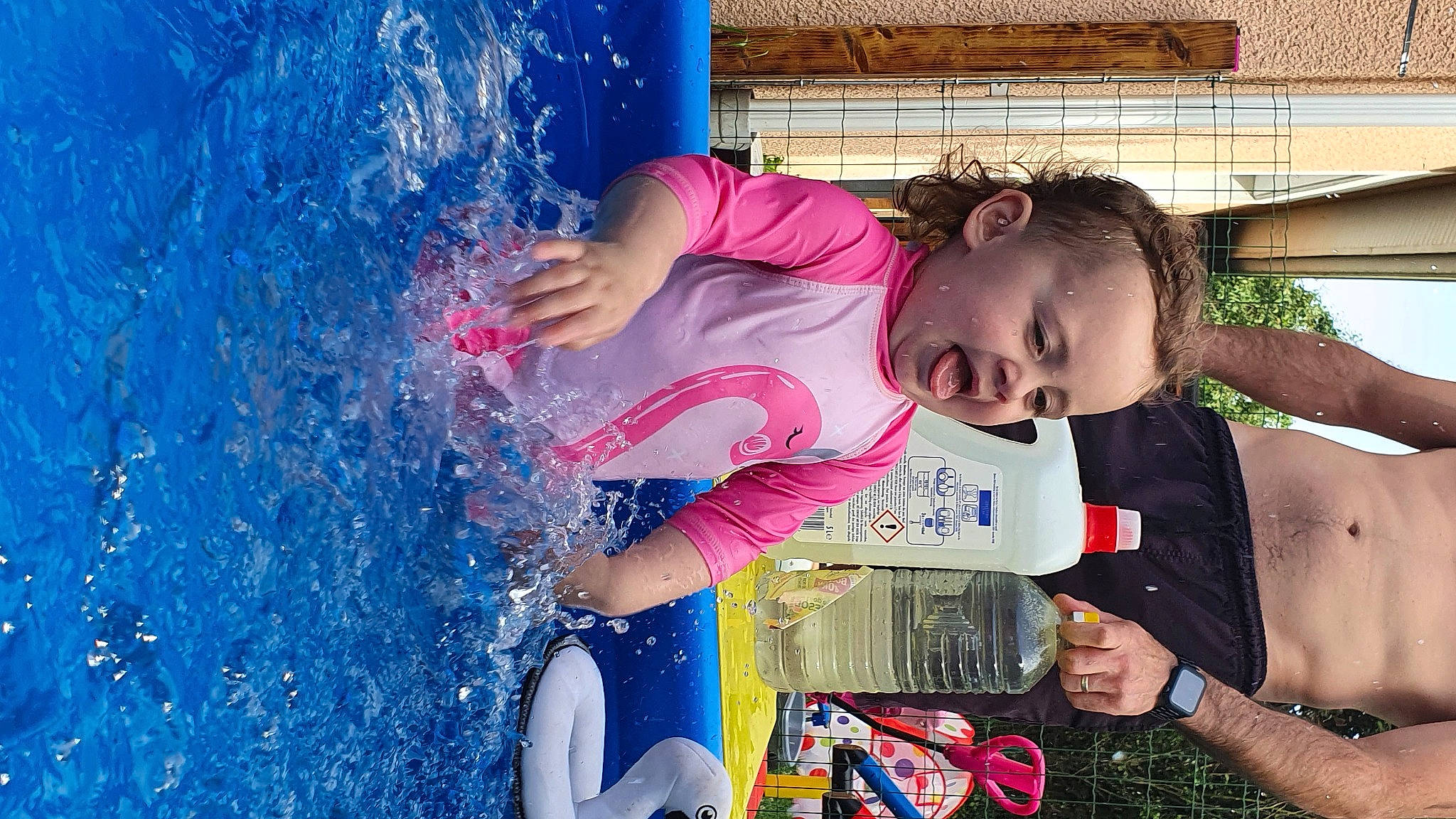 Malya participe au concours pour gagner de l'argent avec cette photo : bathing, blue, child, fun, happy, leisure, leisure_centre, person, photograph, plant, play, recreation, snapshot, summer, swimming_pool, t_shirt, toddler, vacation, water, wind_wave