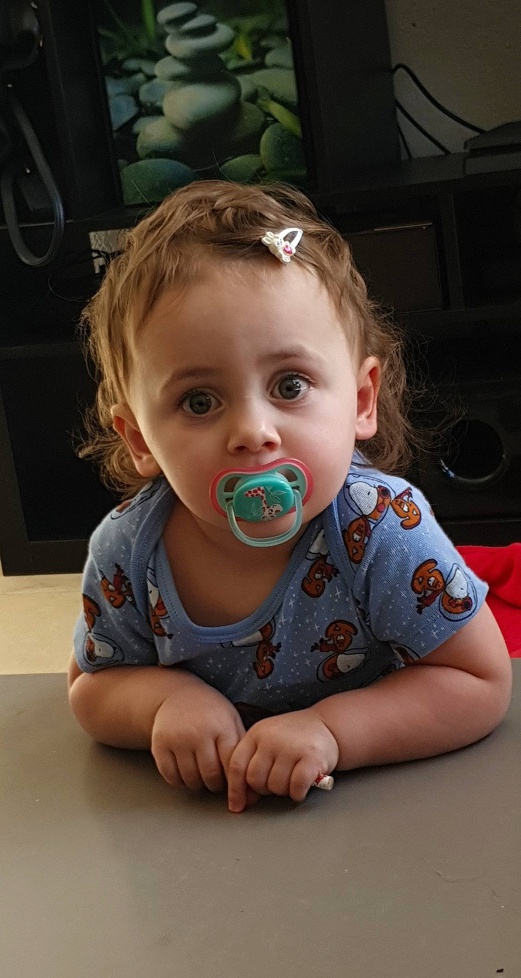 Malya participe au concours pour gagner de l'argent avec cette photo : baby, baby_toddler_clothing, cheek, eyelash, face, finger, flash_photography, flooring, fun, hair, hand, happy, head, iris, lip, mouth, nose, person, skin, sleeve