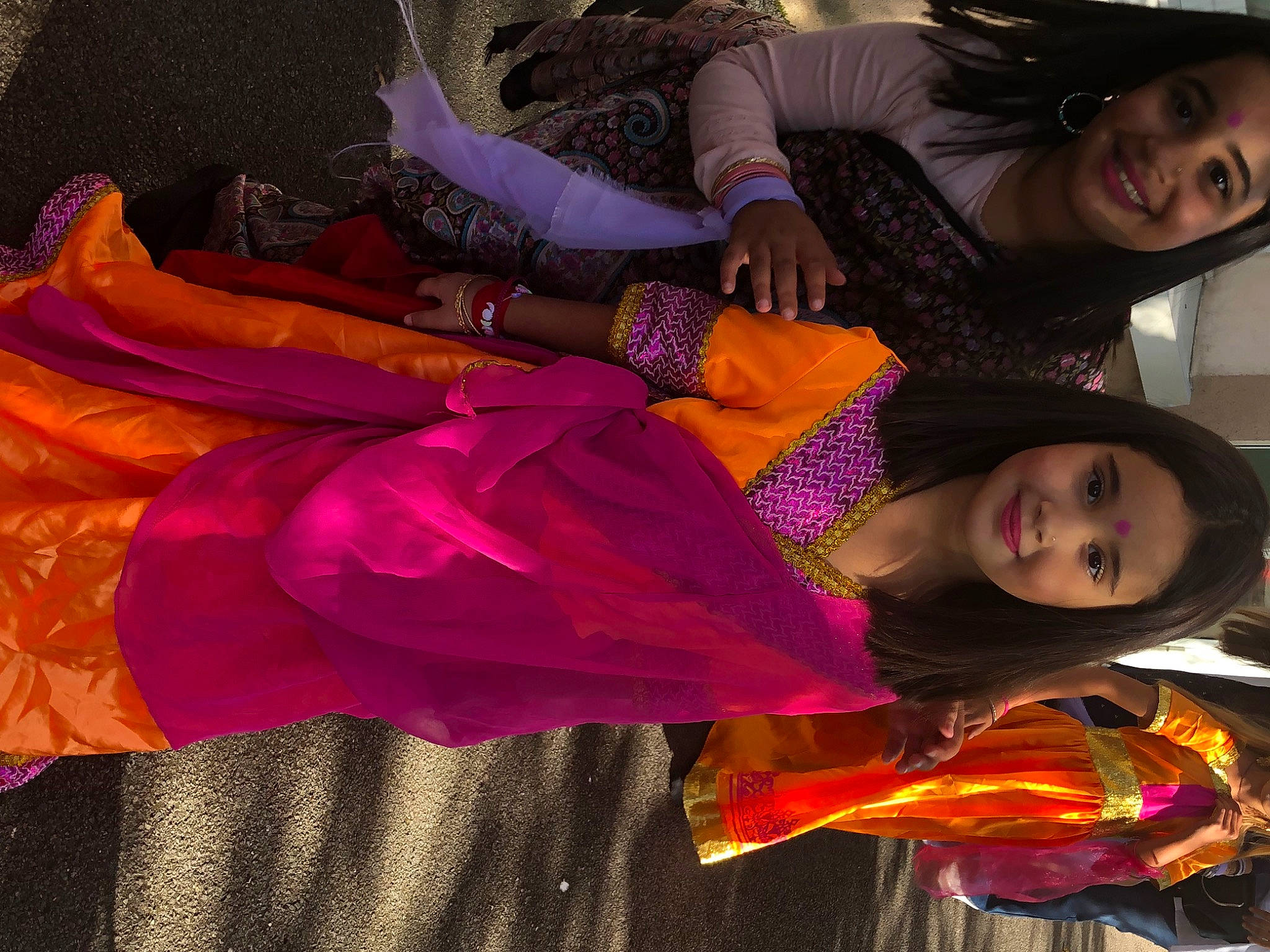 Neila participe au concours pour gagner de l'argent avec cette photo : abdomen, entertainment, event, face, fashion_design, fun, happy, joy, magenta, orange, pattern, performing_arts, person, pink, purple, sari, silk, smile, textile, thigh