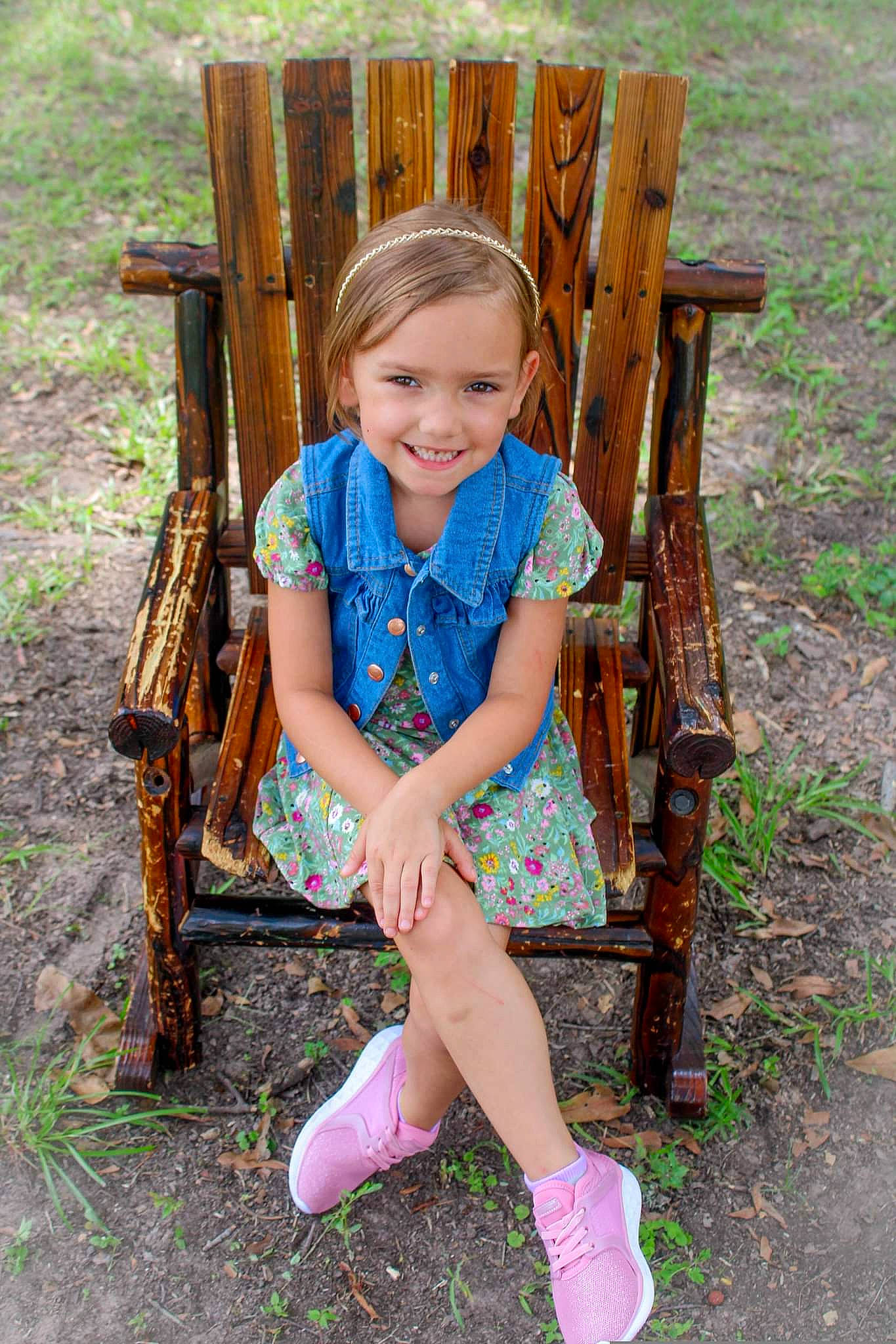 Londyn is registered to the contest to win money with this photo: chair, eye, face, fawn, furniture, grass, hair, hairstyle, happy, iris, joy, leisure, magenta, people_in_nature, person, pink, recreation, skin, smile, summer