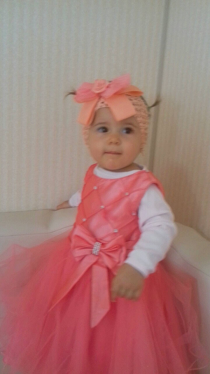 Alia a rejoint le concours — aidez-le/la à gagner de superbes lots ! baby, baby_toddler_clothing, bridal_accessory, day_dress, dress, fashion_design, flooring, formal_wear, fun, hairstyle, headpiece, headwear, magenta, one_piece_garment, outerwear, person, pink, shoulder, skin, sleeve