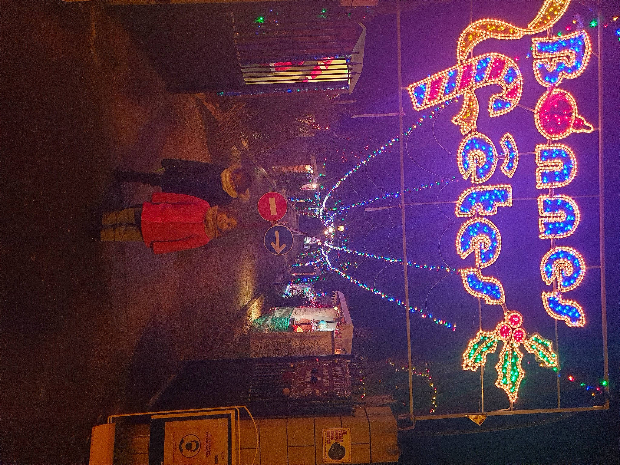 Maëva Et Anaëlle a rejoint le concours — aidez-le/la à gagner de superbes lots ! cabinetry, electrical_supply, electricity, electronic_signage, neon, neon_sign, person