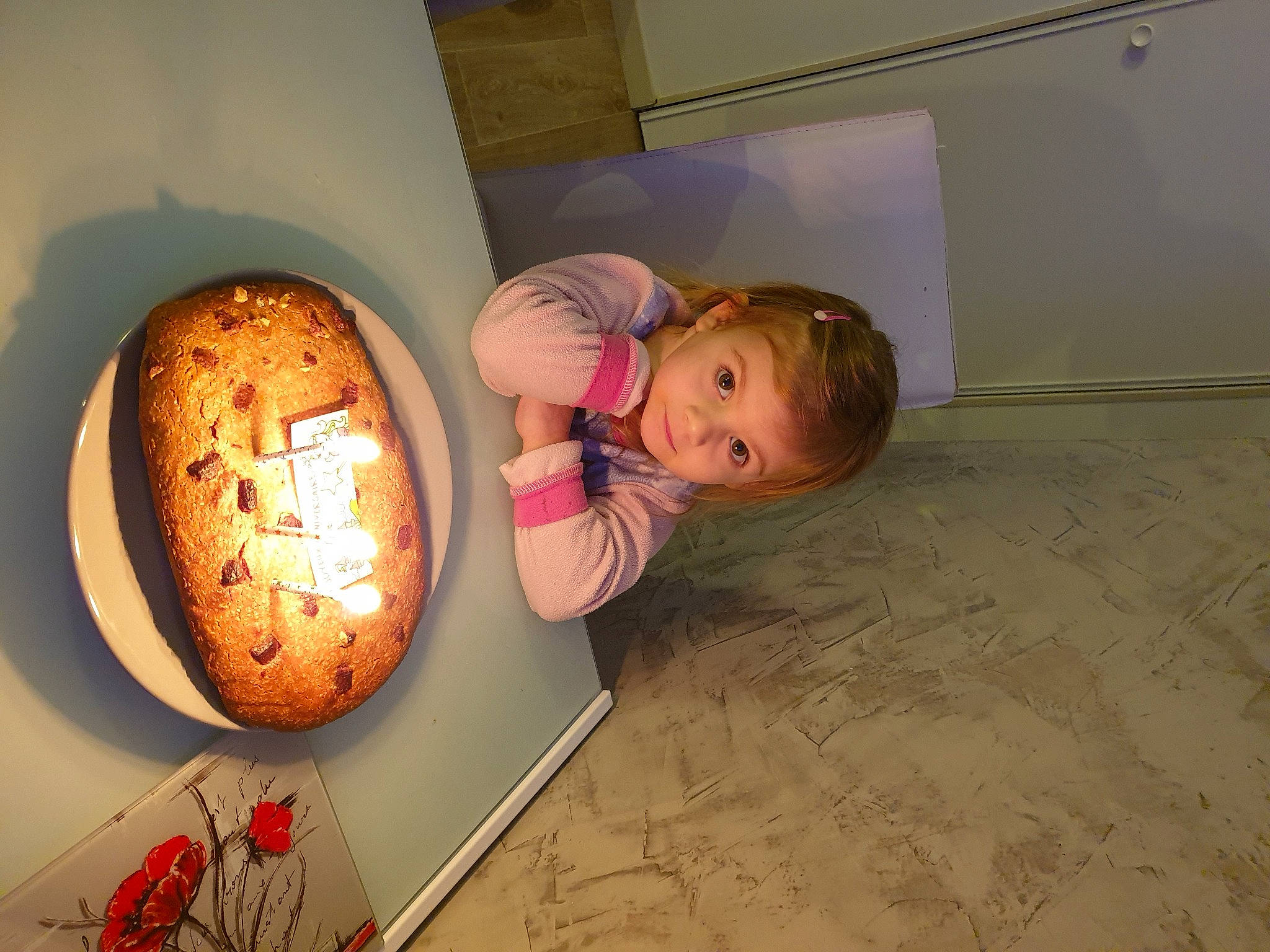 Maëva Et Anaëlle participe au concours pour gagner de l'argent avec cette photo : american_food, baby, baby_toddler_clothing, baked_goods, baking, blond, bread, breakfast, bun, comfort_food, cooking, fast_food, finger_food, gluten, graham_bread, person, recipe, snack, soda_bread, staple_food