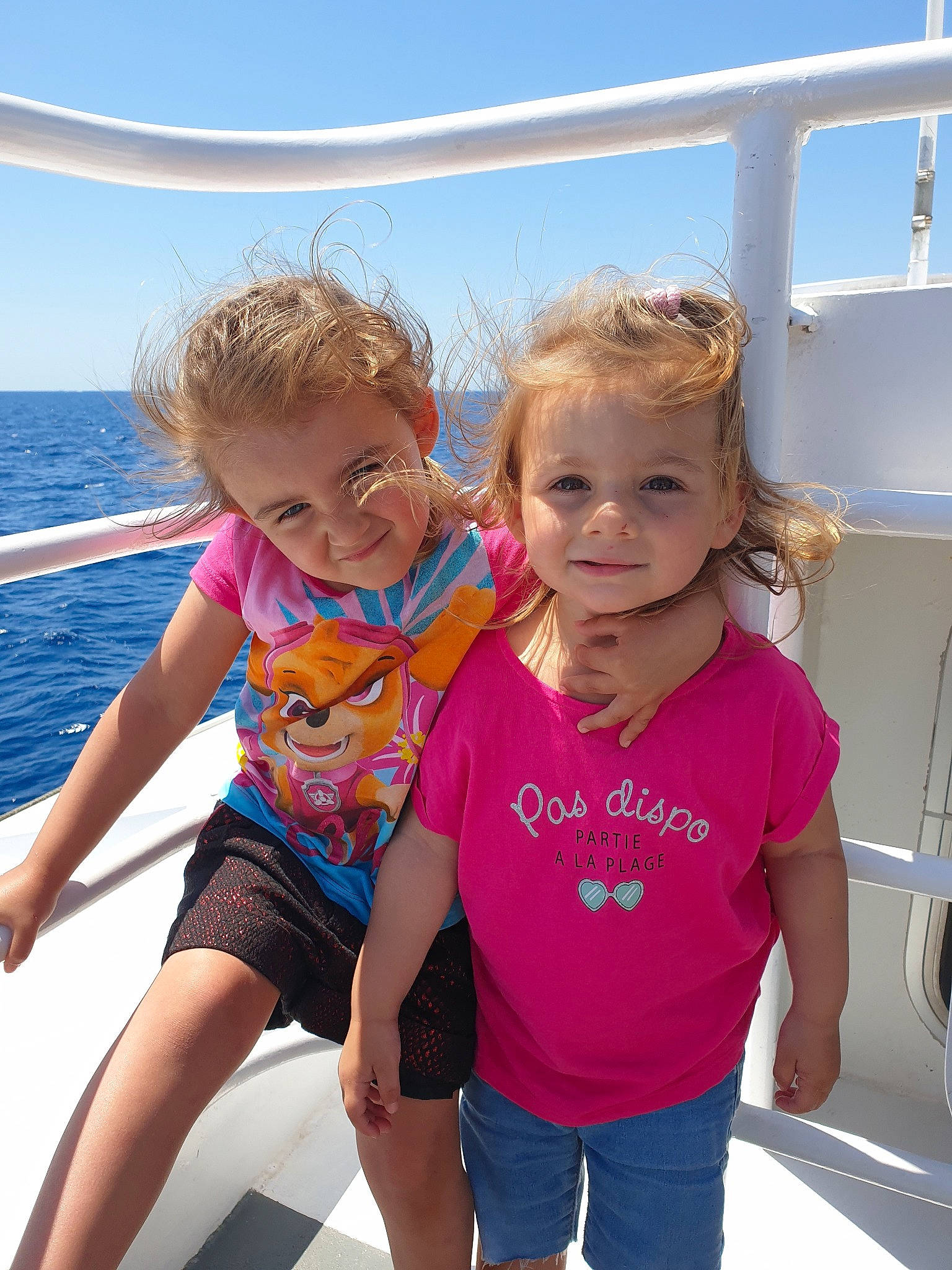 Anaëlle a rejoint le concours — aidez-le/la à gagner de superbes lots ! child, family, fun, joy, leg, leisure, person, play, smile, summer, toddler, vacation