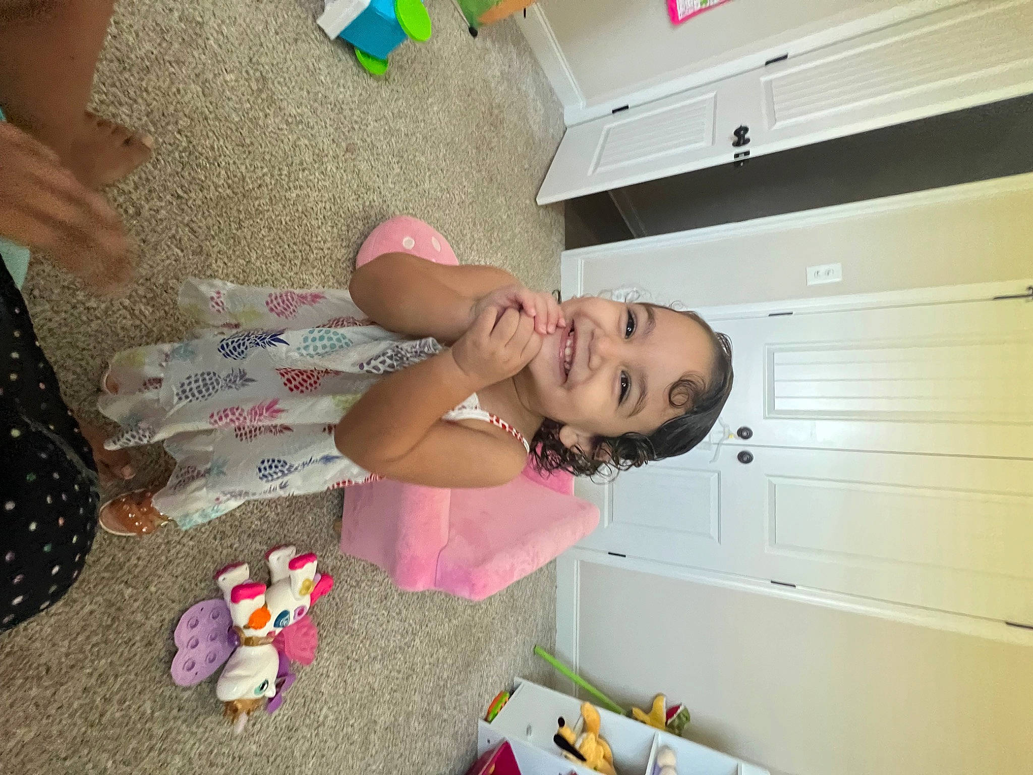 Eva is registered to the contest to win money with this photo: abdomen, baby, child, flooring, foot, fun, happy, human_leg, joy, leg, leisure, nail, party, pattern, person, room, sandal, smile, thigh, toddler