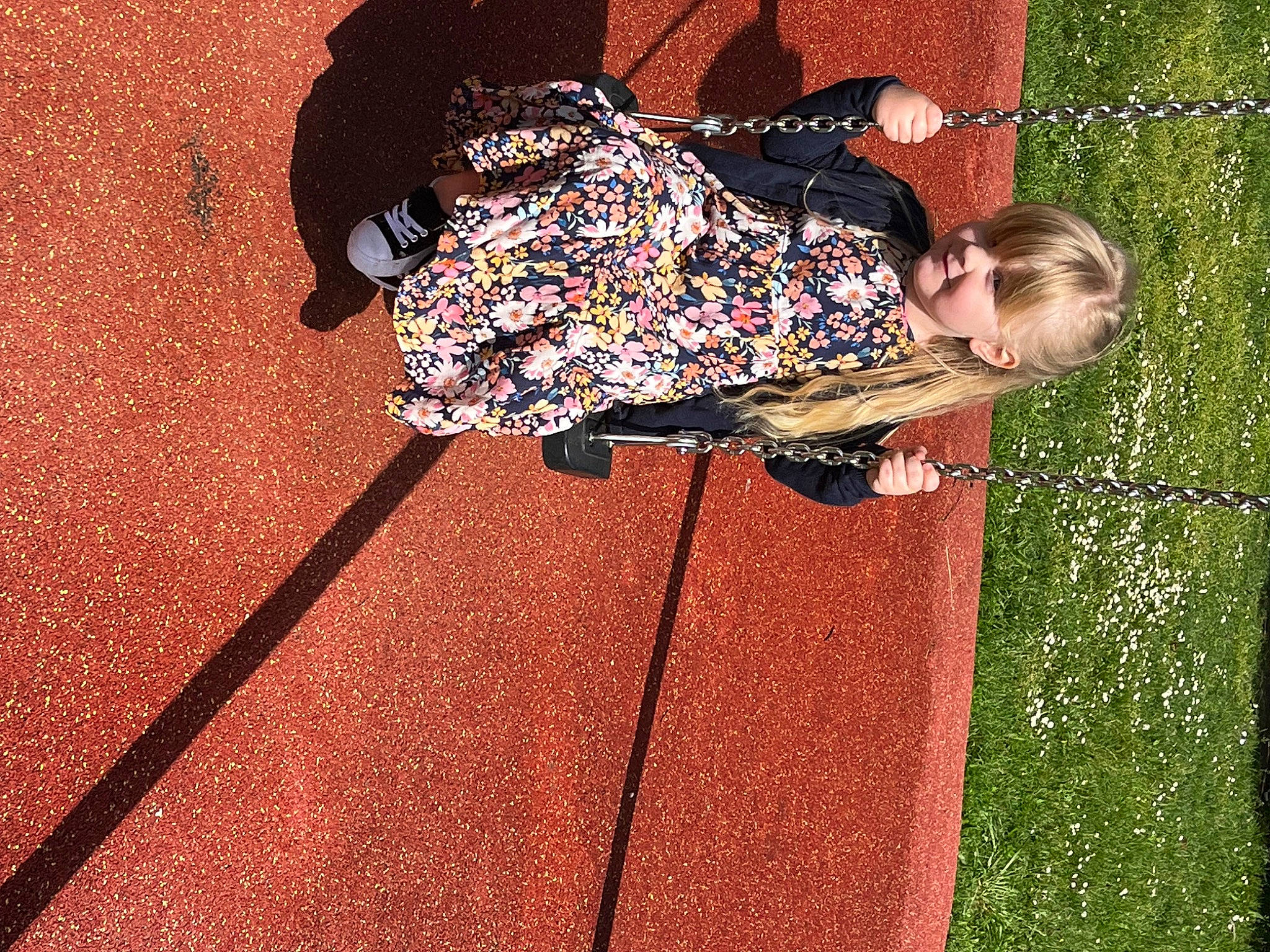 Elyne participe au concours pour gagner de l'argent avec cette photo : child, flash_photography, flooring, fun, grass, happy, human_leg, joy, leisure, line, magenta, pattern, people_in_nature, person, road_surface, shadow, sitting, tints_and_shades, toddler, tree